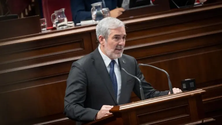 Clavijo reprocha «caciquismo y prepotencia» al Gobierno central con el Hondius 