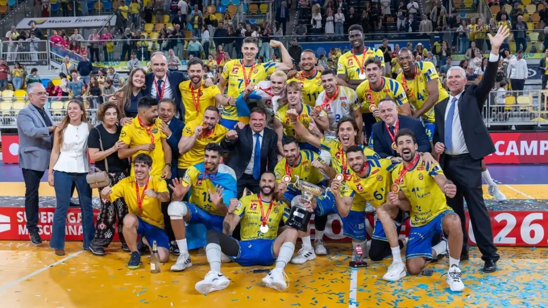 El CV Guaguas sella su cuarto título de Superliga consecutivo