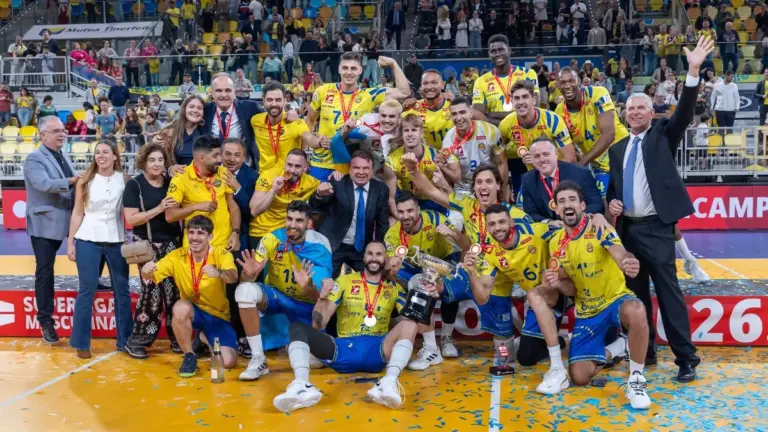 El CV Guaguas sella su cuarto título de Superliga consecutivo