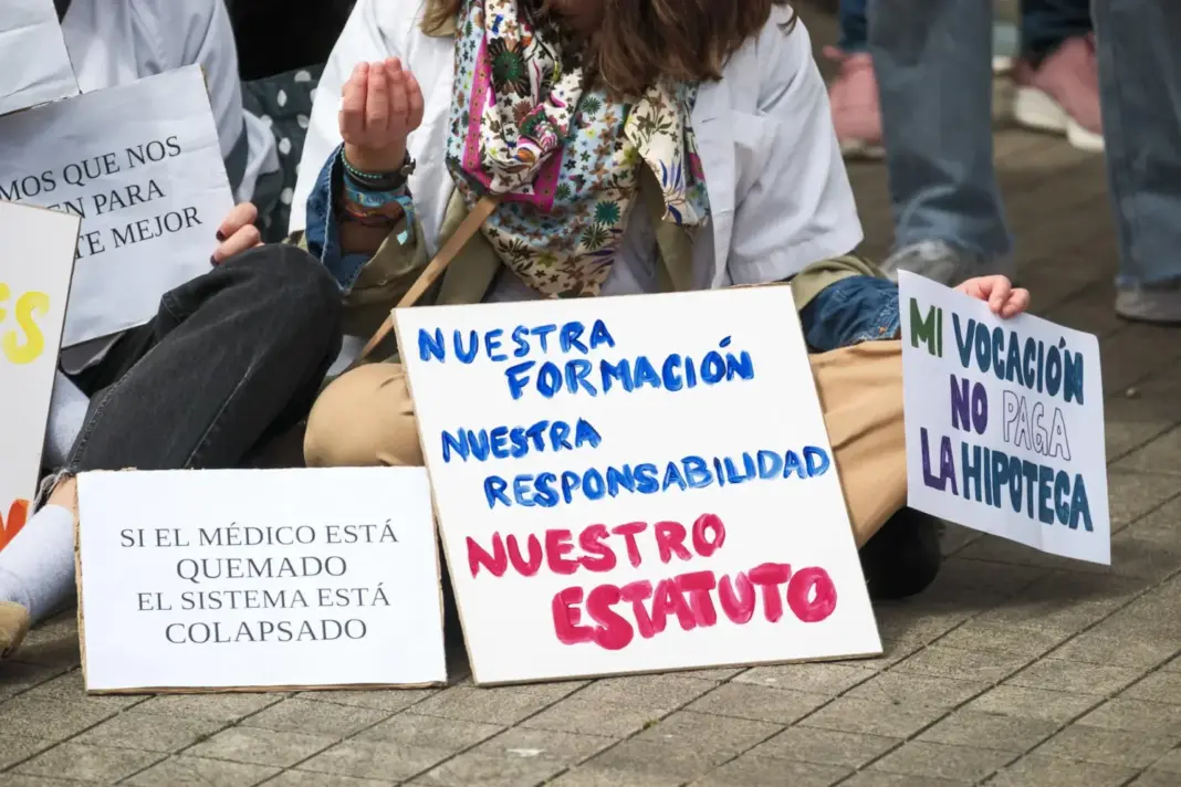 Huelga de médicos en las islas por un Estatuto Médico propio. EFE/Ángel Medina G.