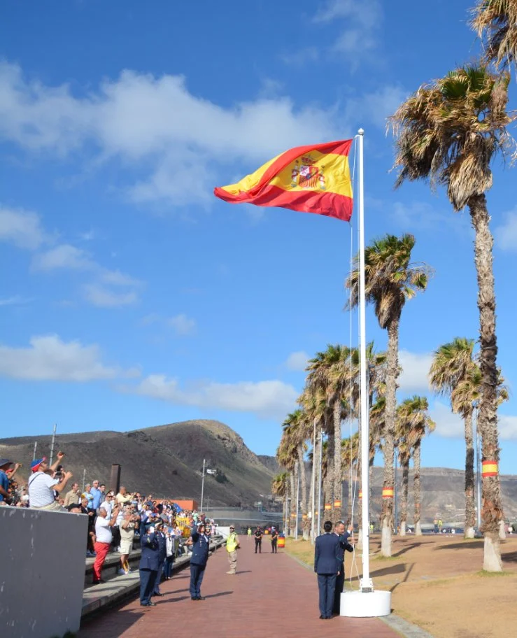 Izado de la bandera. Imagen cedida por el Mando de Canarias