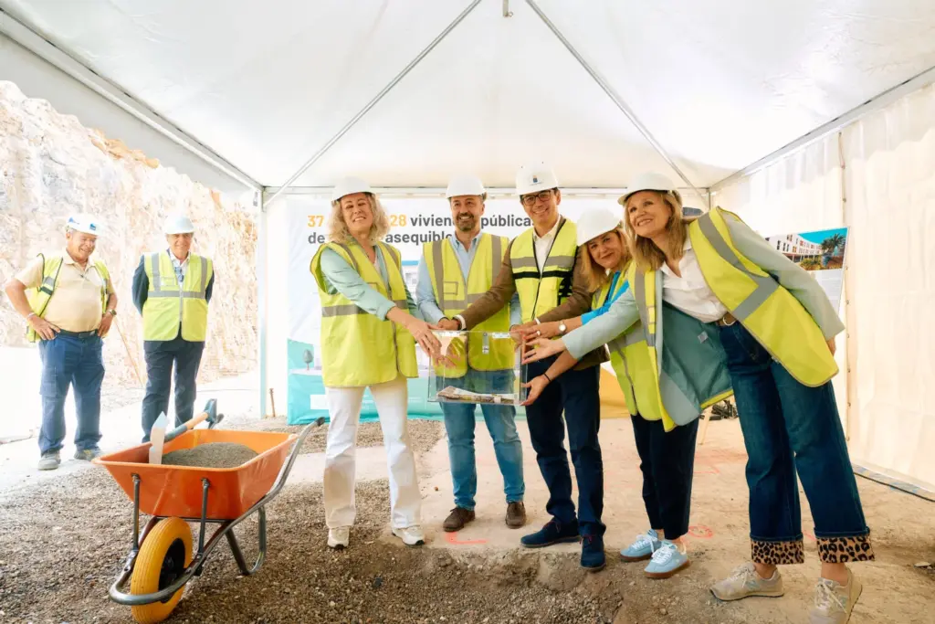 Primera piedra viviendas Jinámar