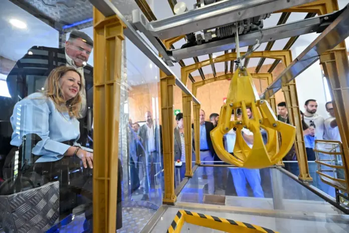 La presidenta del Cabildo de Tenerife, Rosa Dávila, en las Jornadas de Puertas Abiertas en el Complejo Ambiental de Tenerife. Imagen Cabildo de Tenerife