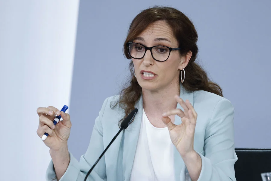 La ministra de Sanidad, Mónica García durante la rueda de prensa posterior a la reunión del Consejo de Ministros celebrada este martes en Moncloa. EFE/Chema Moya