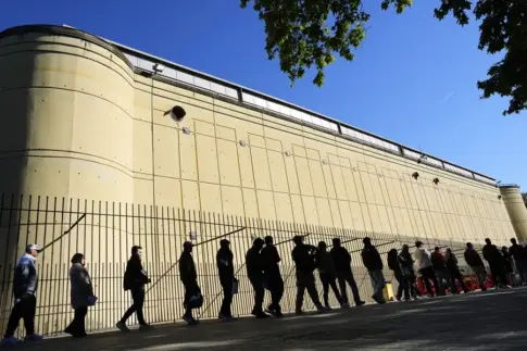 El Supremo rechaza paralizar la regularización de migrantes