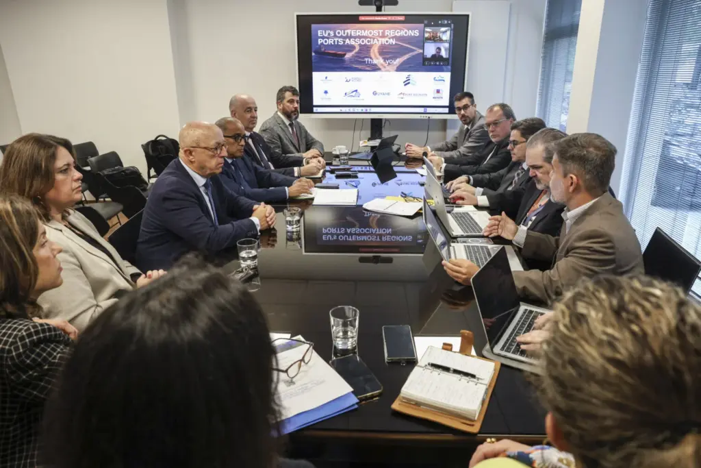 Reunión en Bruselas para solicitar la flexibilización del sistema ETS de emisiones CO2 en el transporte marítimo. Imagen cedida Autoridad Portuaria de Santa Cruz de Tenerife