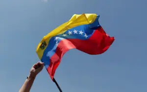 España cesa permisos de residencia temporal a venezolanos a partir del 12 de junio