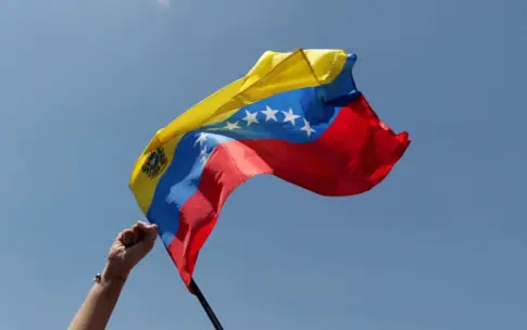 España cesa permisos de residencia temporal a venezolanos a partir del 12 de junio