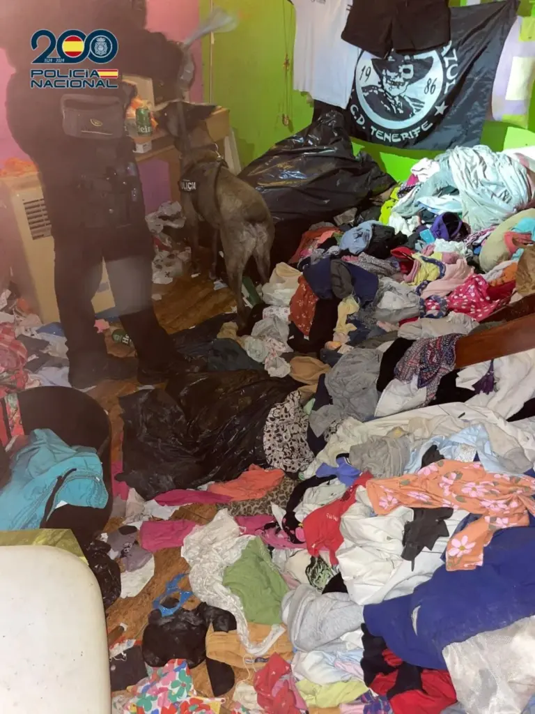 Policía en casa Los Gladiolos