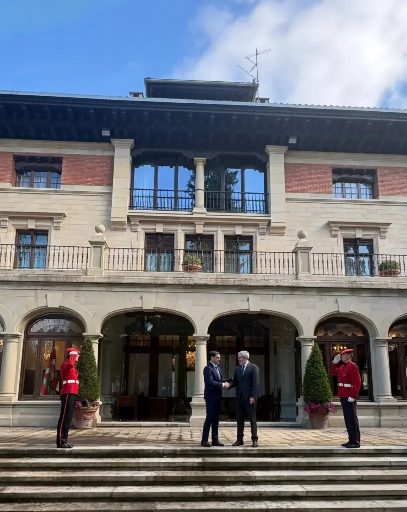 Pradales y Clavijo analizan en Vitoria-Gasteiz posibles "soluciones" al reto migratorio