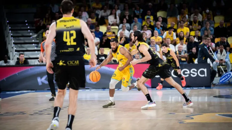 102-83 | El Dreamland Gran Canaria arrolla a La Laguna Tenerife y da un paso clave hacia la permanencia