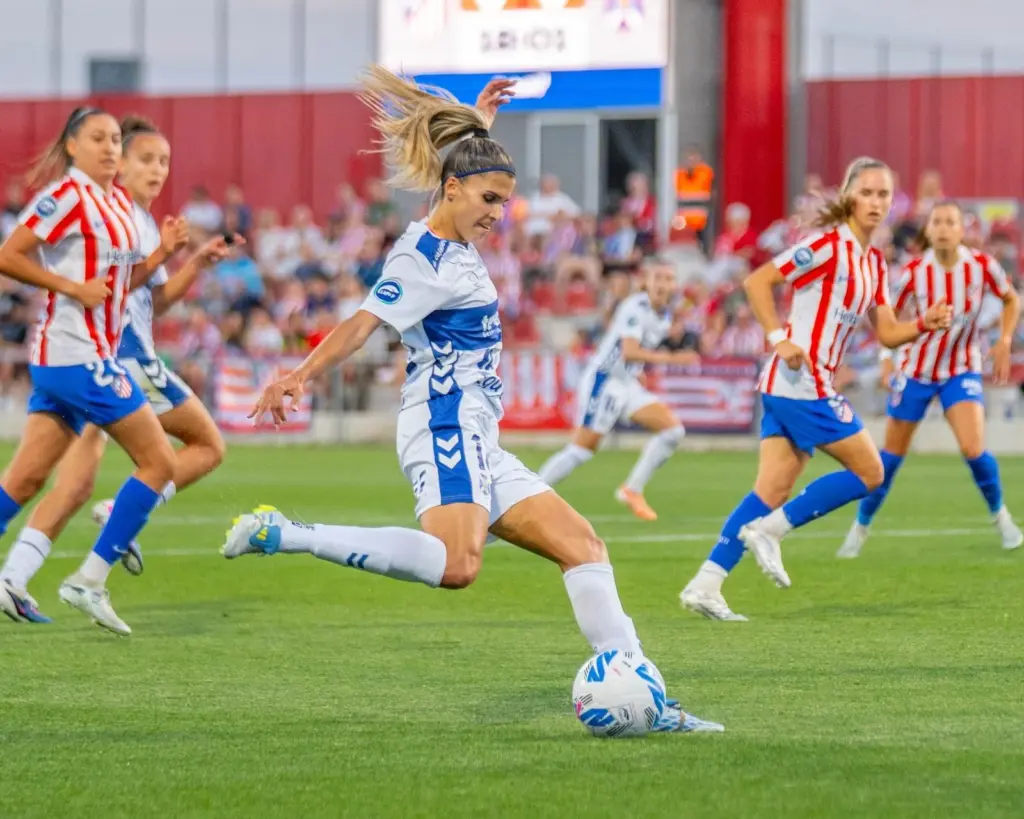 El Costa Adeje Tenerife Egatesa suma un punto épico frente al Atlético de Madrid