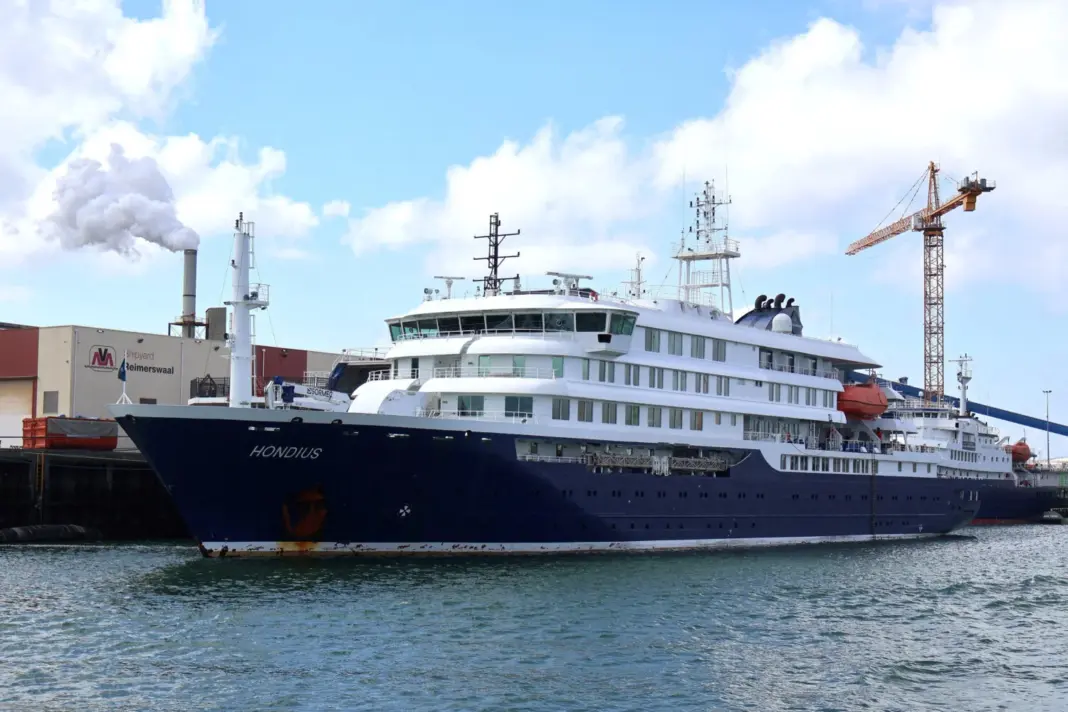 Tres personas han fallecido y otra ha sido hospitalizada en Sudáfrica en cuidados intensivos. El crucero viajaba desde Argentina a Canarias