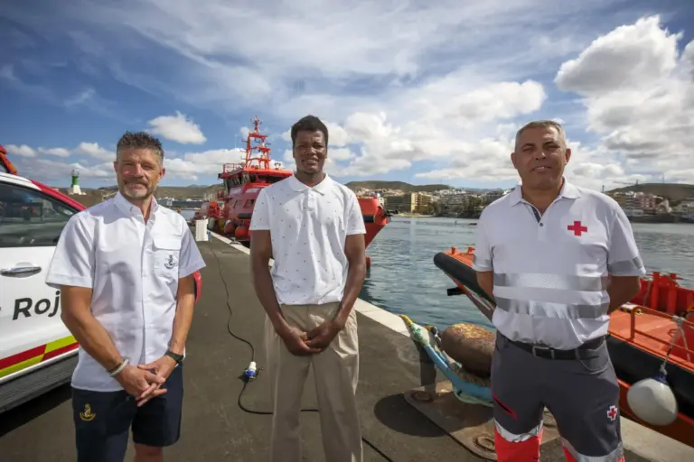 De muelle de la vergüenza a símbolo de humanidad: el viaje del papa reivindica Arguineguín