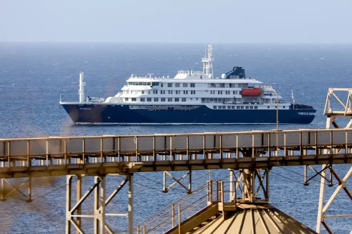 Crucero con afectados por un posible brote de hantavirus. Imagen EFE