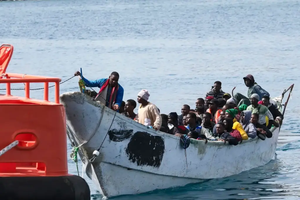 Salvamento Marítimo rescata a 51 personas en una neumática al sur de Gran Canaria