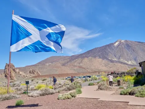 El Cabildo de Tenerife plantea limitar el uso del vehículo privado en el Teide