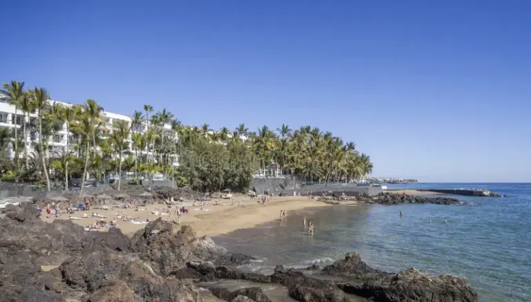 Una submarinista en estado grave tras sufrir una parada cardiorrespiratoria en Lanzarote
