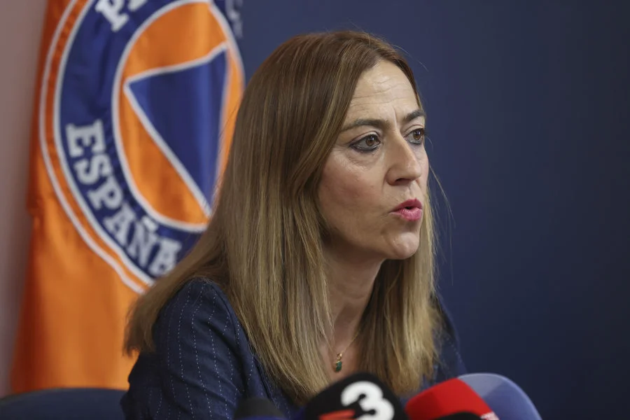 La secretaria general de Protección Civil y Emergencias del Ministerio del Interior, Virginia Barcones, ha asegurado este jueves en rueda de prensa que no habrá "ninguna posibilidad de contagio" en el traslado de los pasajeros del crucero MV Hondius, afectado por un brote de hantavirus, ni tampoco para la población canaria en general. 