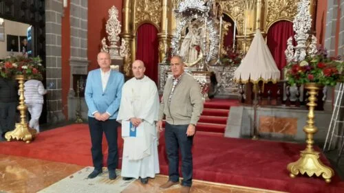 El párroco de la Basílica de Teror, Jorge Martin de la Coba, y el alcalde de Teror, José Agustín Arencibia, habían firmado este miércoles 10 de junio por la tarde el documento oficial con el acta de entrega y custodia