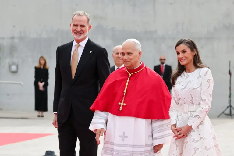 Papa León XIV | El avión papal va destino Madrid
