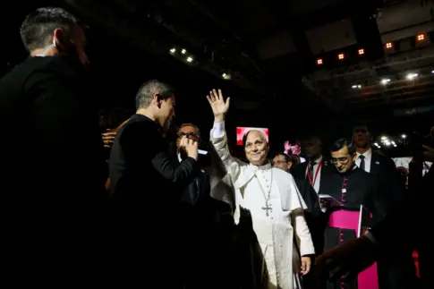 Papa León XIV | El papa León XIV ya se encuentra en el Movistar Arena para el encuentro «Tejer Redes»