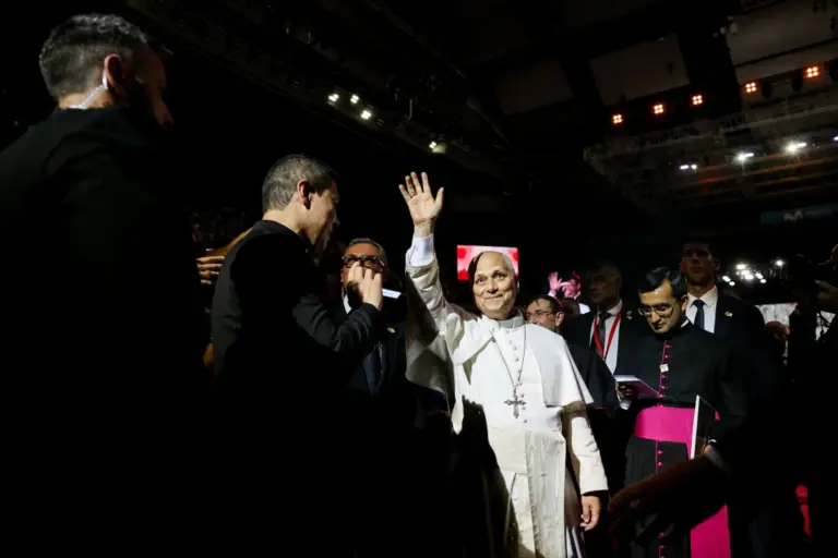 Papa León XIV | El papa León XIV ya se encuentra en el Movistar Arena para el encuentro «Tejer Redes»