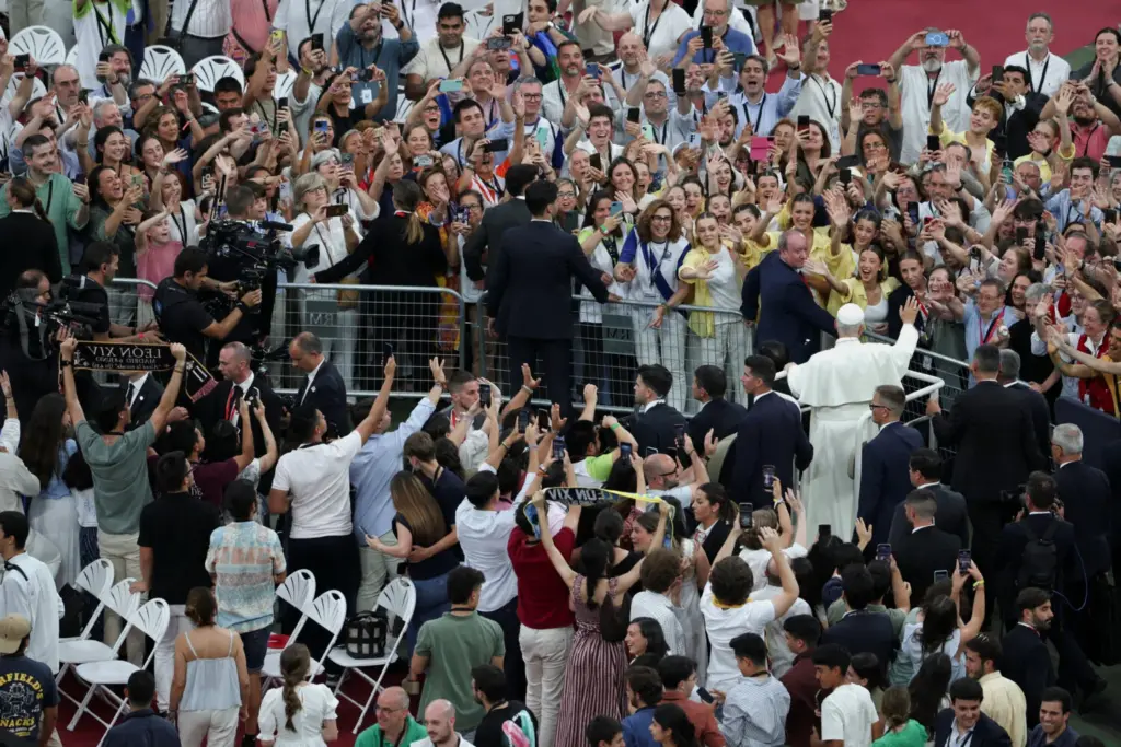 Reunión con la Comunidad Diocesana en el Santiago Bernabéu