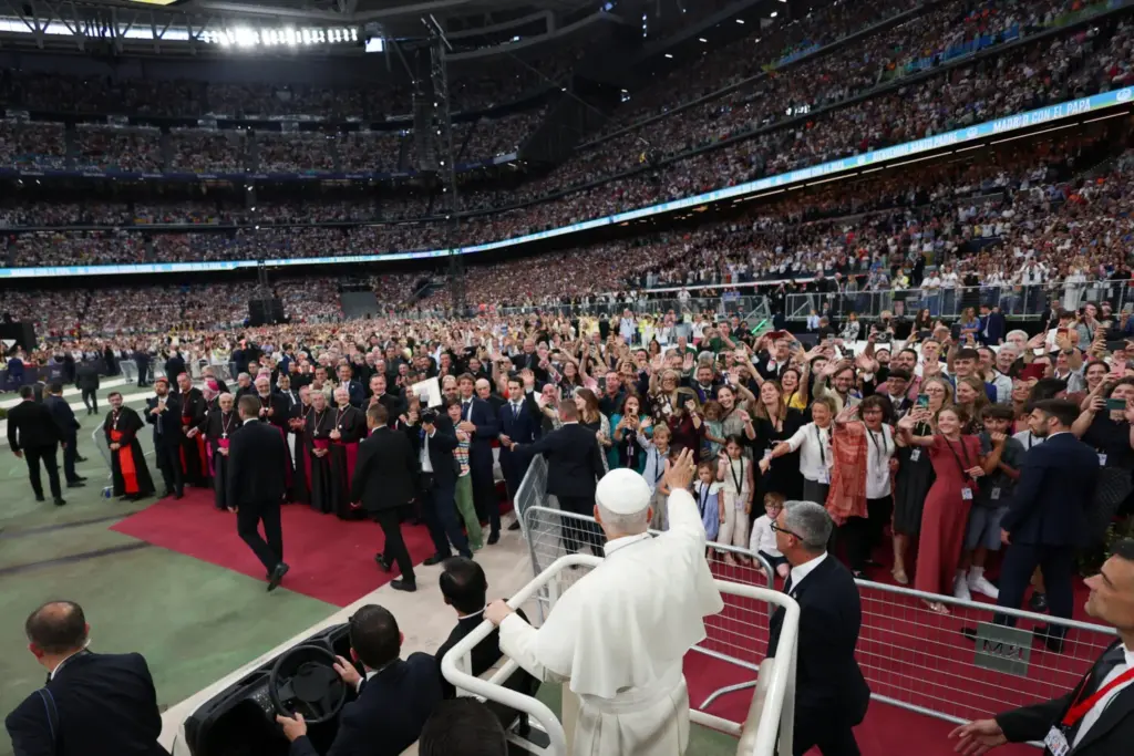 Reunión con la Comunidad Diocesana en el Santiago Bernabéu
