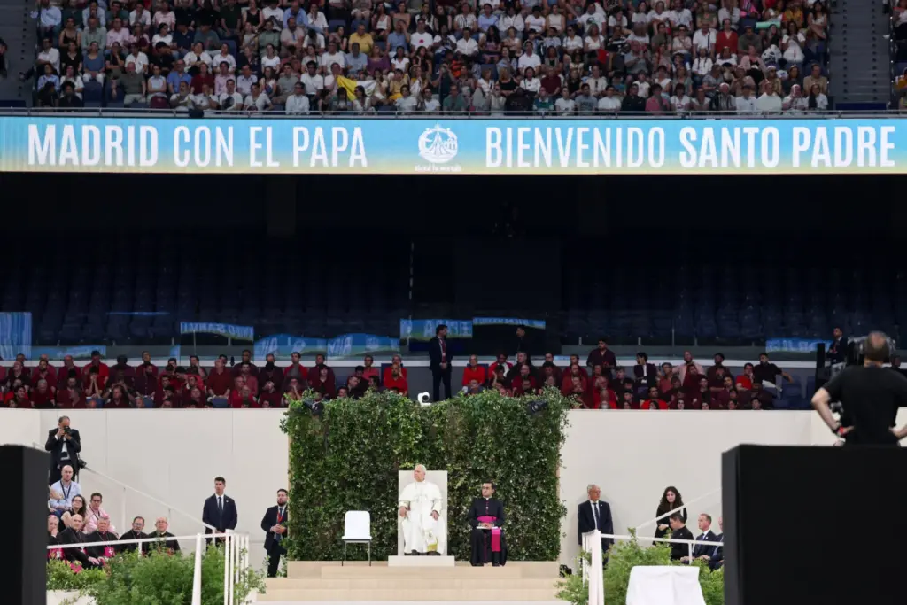 Reunión con la Comunidad Diocesana en el Santiago Bernabéu