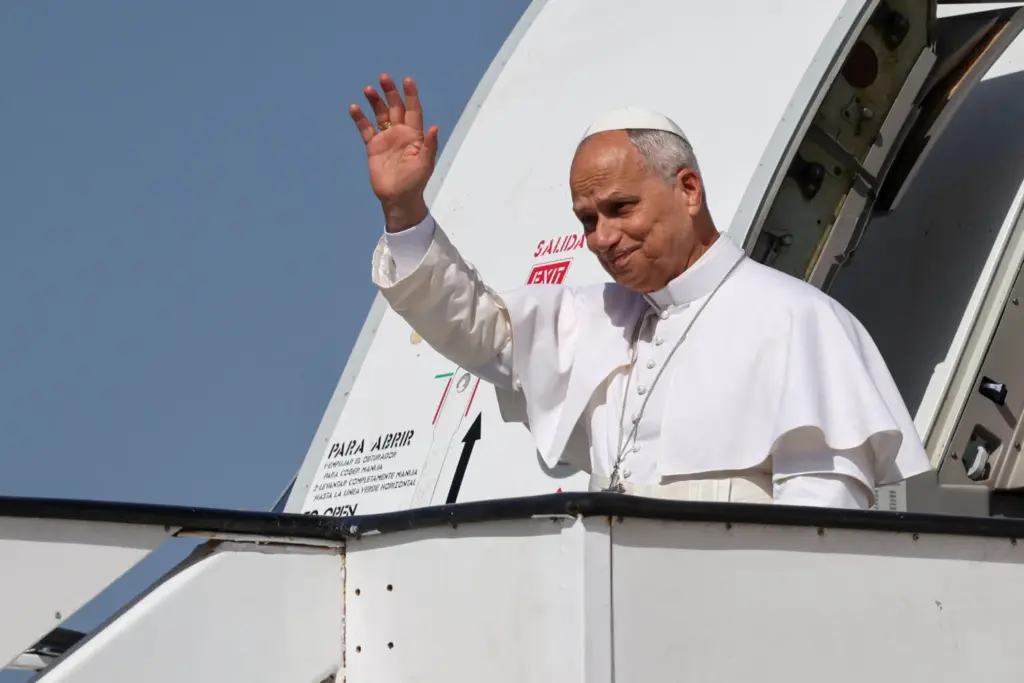 Visita papa león XIV a Gran Canaria. Llegada de su avión a Gando. Reuters. 11 junio 2026