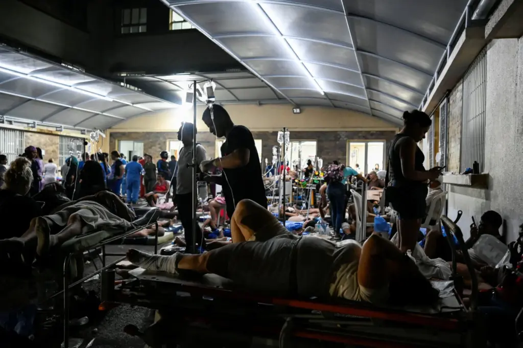 Afectados por los terremotos reciben asistencia. Imagen Reuters