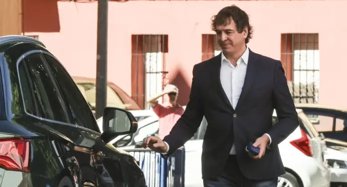 David Sánchez, hermano del presidente del Gobierno, a su salida de la última sesión del juicio por su contratación en la Diputación de Badajoz, con la presentación de los últimos informes de las defensas. EFE/ Jero Morales