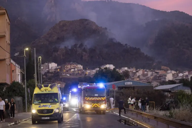 El fuego ha quemado ya 177 hectáreas del parque regional de El Valle, en Murcia