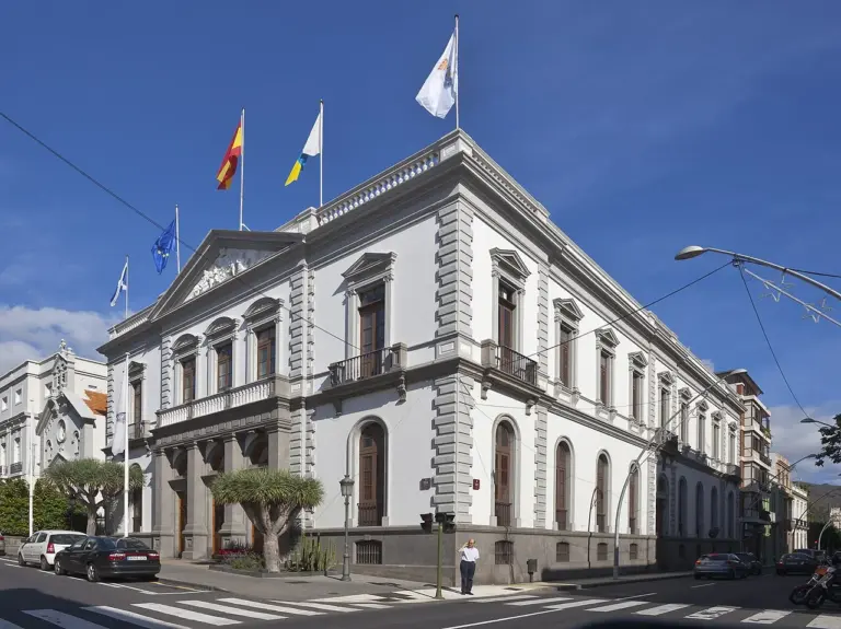 Santa Cruz afina su estrategia de empleo con 28 entidades y agentes locales