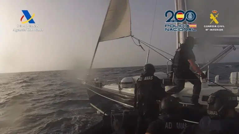 Interceptado un velero con 500 kilos de cocaína a 400 millas al sur de Canarias