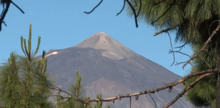 Tenerife prohíbe fumar en el Parque Nacional del Teide para evitar incendios