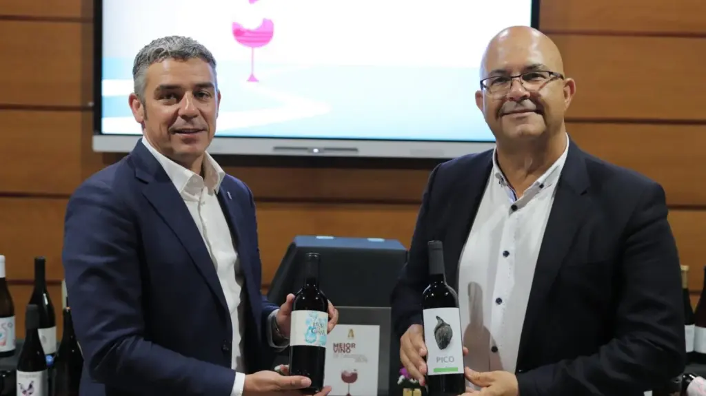 ‘Pico Cho Marcial Tinto’ y ‘Flor de Chasna Blanco’ elegidos Mejores Vinos de Canarias 2026