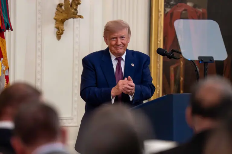 Trump avanza que EEUU agotará los 60 días para negociar con Irán
