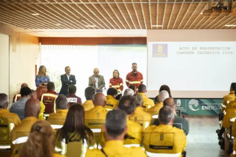 Gran Canaria y La Palma activan sus mayores dispositivos contra incendios
