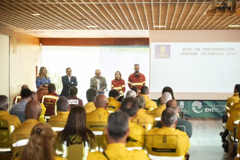 Gran Canaria y La Palma activan sus mayores dispositivos contra incendios