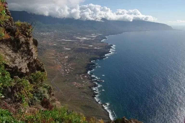 El Hierro bate récord turístico en 2025 con más de 405.000 visitantes