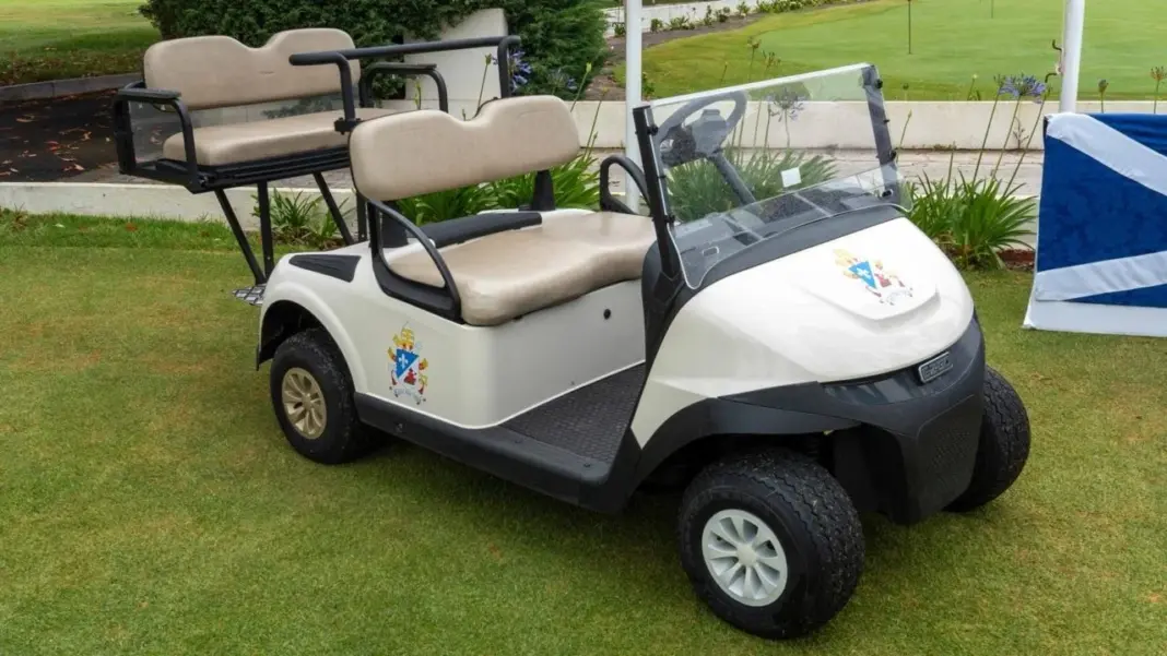Vehículo de golf adaptado que usará el Papa en las calles de La Laguna - OBISPADO DE TENERIFE