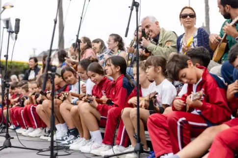 Unos 300 alumnos celebran en Triana el cierre del proyecto educativo ‘Un timple en mi cole’