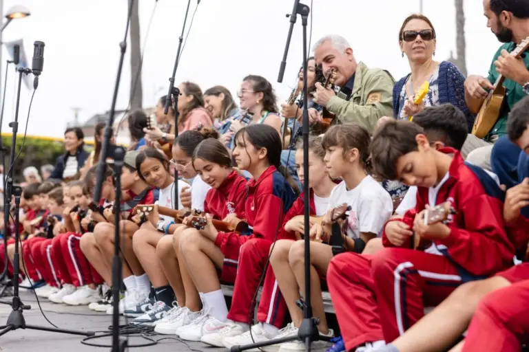 Unos 300 alumnos celebran en Triana el cierre del proyecto educativo ‘Un timple en mi cole’
