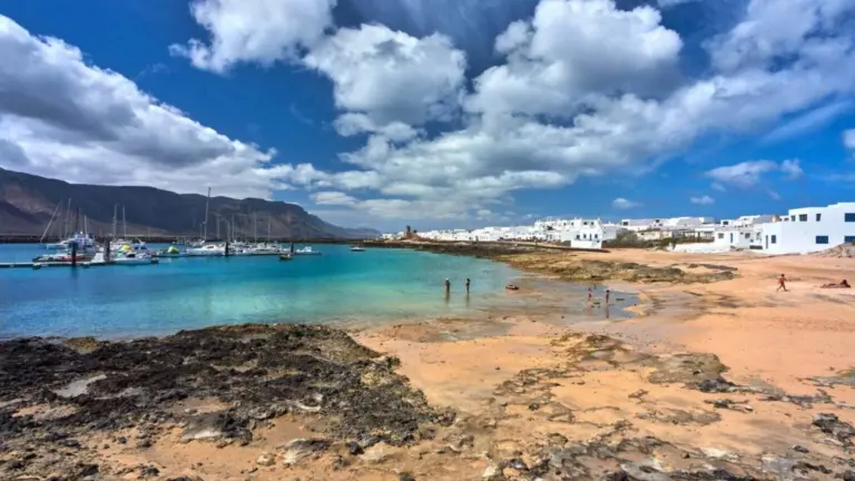 Una avería deja sin suministro eléctrico La Graciosa durante 11 horas