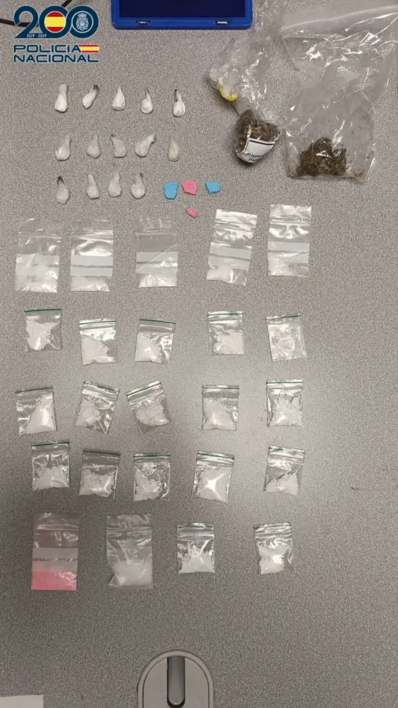 Detenido el propietario de un pub en Las Verónicas tras hallar drogas preparadas para la venta