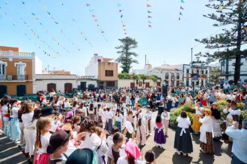 Moya se viste de tradición para su gran Romería en honor a San Antonio de Padua