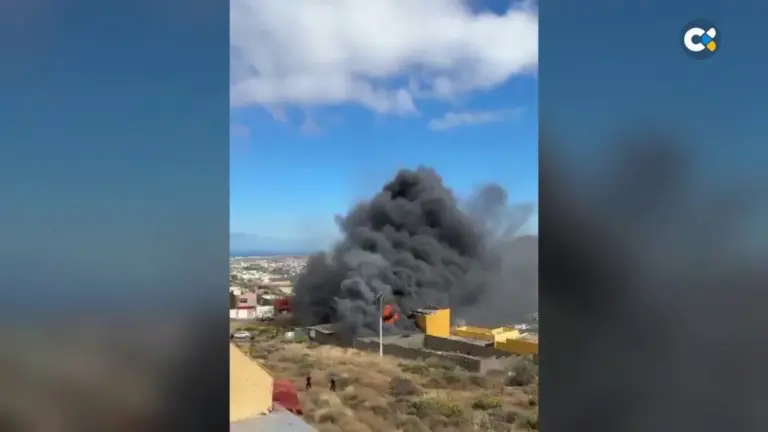 Un incendio en una marmolería de Telde moviliza a numerosos efectivos de emergencia