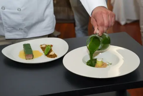 Hecansa ofrecerá en sus restaurantes una selección de los platos elaborados para el papa León XIV